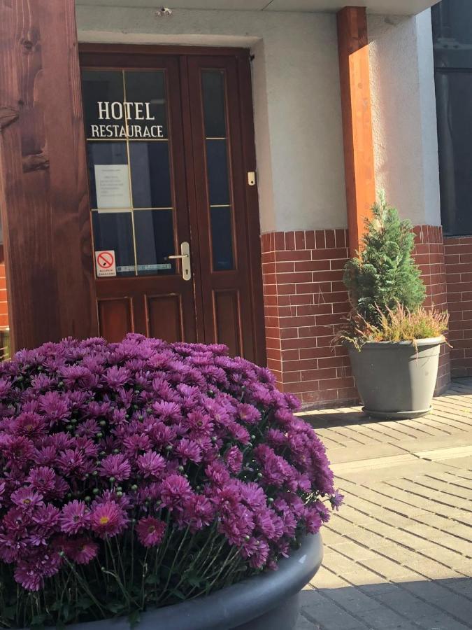 Hotel Na Kafkove Ostrava Buitenkant foto